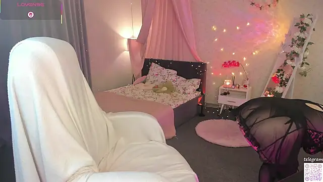 lilly Cherry  online show from January 2026 11:26:01 AM