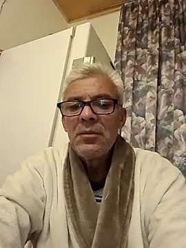 Snapshot of Picolo4111 chatting on October 2025 05:33:02 PM Picolo4111 online show from October 2025 05:33:02 PM