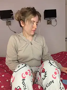 Holly-Glamour online show from April 2026 08:58:02 PM