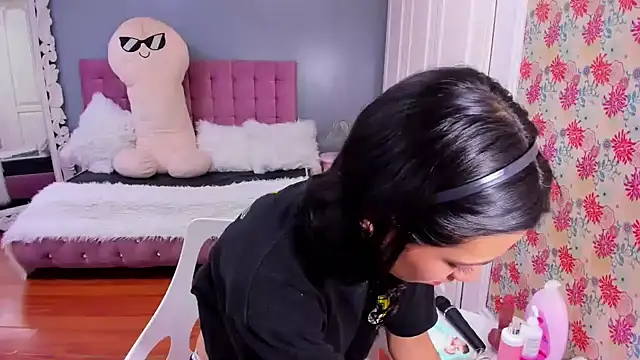 Iris Stone  online show from December 2024 10:08:02 PM