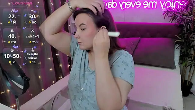 FeralPeach online show from October 2025 05:15:01 AM