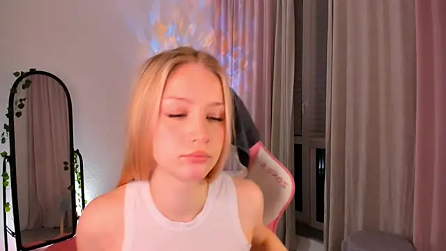 Snapshot of Eva_Davi chatting on February 2026 02:42:01 AM Eva Davi online show from February 2026 02:42:01 AM