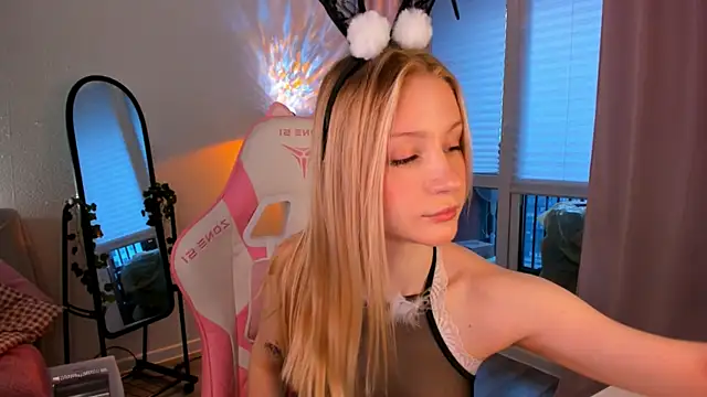 Eva Davi online show from April 2026 03:37:02 AM