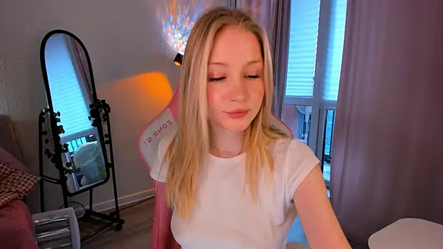 Eva Davi online show from April 2026 04:46:01 AM