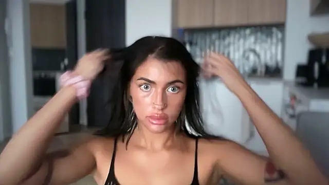 Snapshot of Marakuia054 chatting on November 2025 10:26:01 AM Marakuia054 online show from November 2025 10:26:01 AM