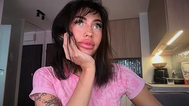 Snapshot of Marakuia054 chatting on December 2025 07:47:01 AM Marakuia054 online show from December 2025 07:47:01 AM