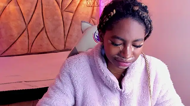 Queen perla  online show from January 2025 12:47:01 PM