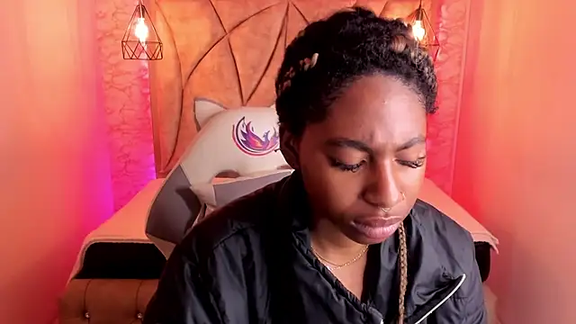 Queen perla  online show from February 2025 12:38:02 PM