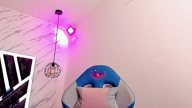 Queen perla  online show from November 2025 11:54:01 AM