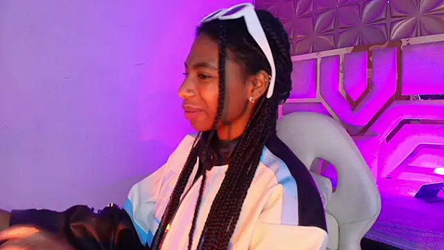 Queen perla  online show from February 2026 12:15:01 PM