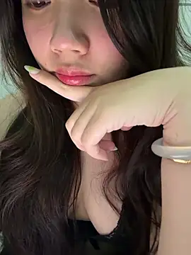 Snapshot of Hotellinh12 chatting on May 2026 04:04:01 PM Hotellinh12 online show from May 2026 04:04:01 PM
