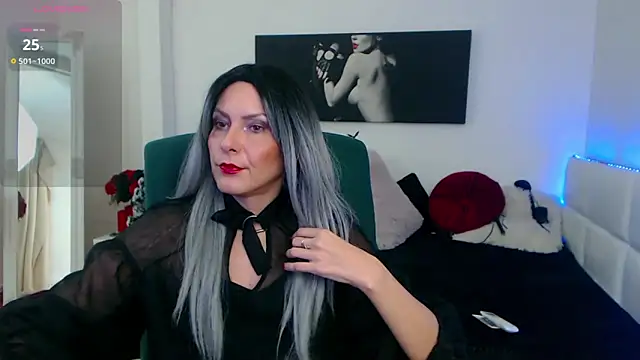 Snapshot of EvelynQueenn chatting on December 2024 07:58:02 AM EvelynQueenn online show from December 2024 07:58:02 AM