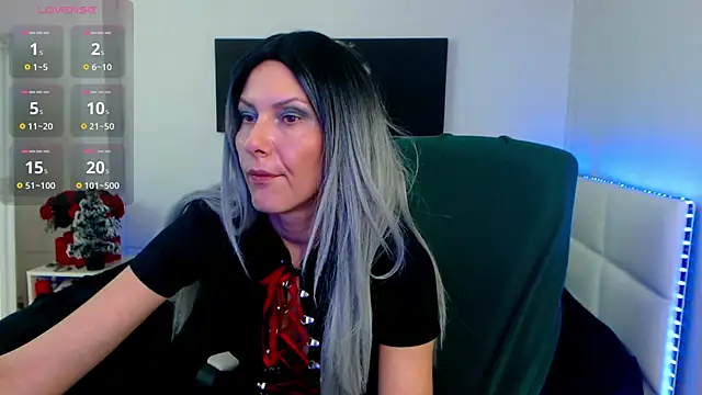 Snapshot of EvelynQueenn chatting on December 2024 08:56:02 AM EvelynQueenn online show from December 2024 08:56:02 AM