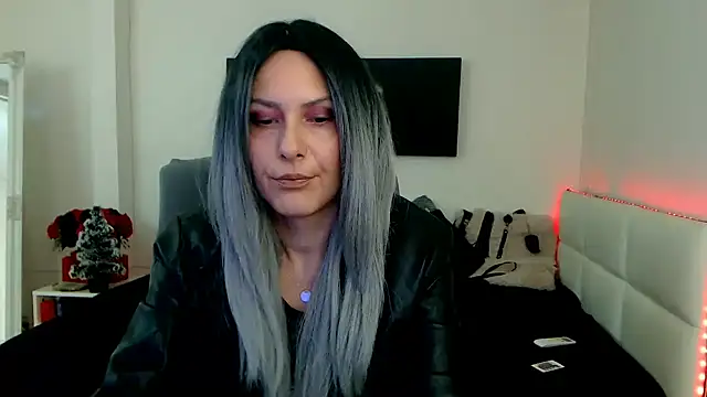 Snapshot of EvelynQueenn chatting on January 2025 06:03:01 AM EvelynQueenn online show from January 2025 06:03:01 AM