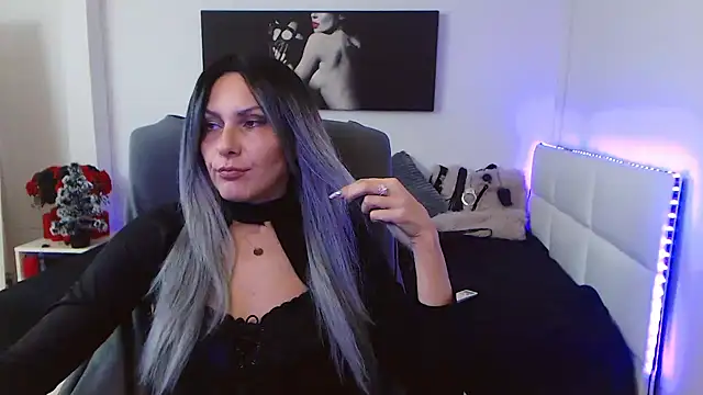 Snapshot of EvelynQueenn chatting on January 2025 05:54:01 AM EvelynQueenn online show from January 2025 05:54:01 AM