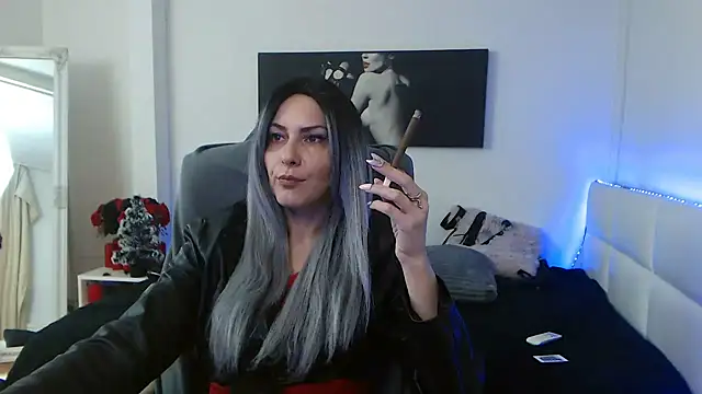 Snapshot of EvelynQueenn chatting on January 2025 05:44:02 AM EvelynQueenn online show from January 2025 05:44:02 AM