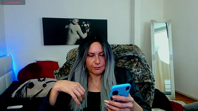 Snapshot of EvelynQueenn chatting on January 2025 10:40:01 AM EvelynQueenn online show from January 2025 10:40:01 AM