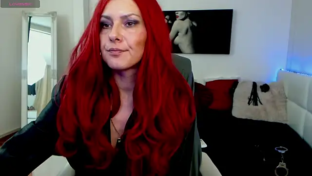 Snapshot of EvelynQueenn chatting on January 2025 09:08:02 AM EvelynQueenn online show from January 2025 09:08:02 AM