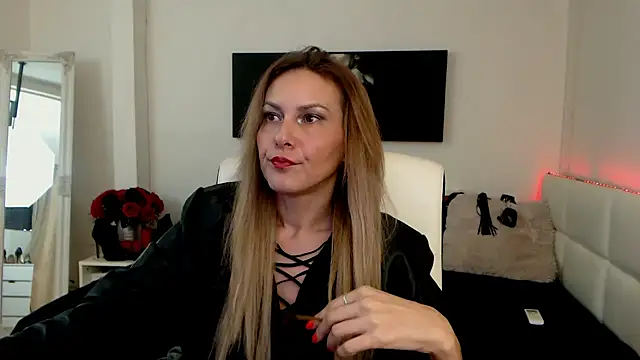 Snapshot of EvelynQueenn chatting on January 2025 07:49:01 AM EvelynQueenn online show from January 2025 07:49:01 AM