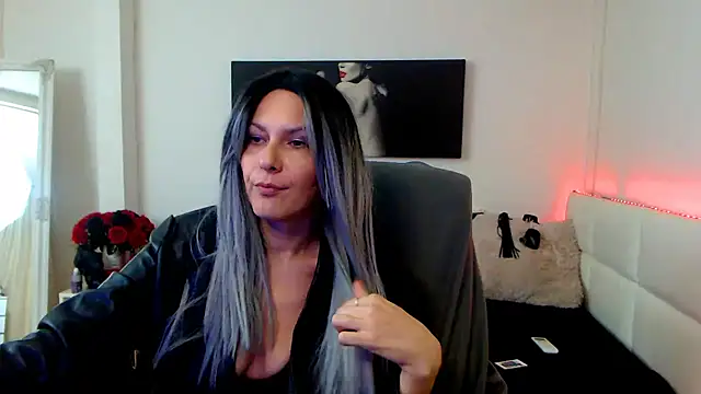 Snapshot of EvelynQueenn chatting on January 2025 06:31:02 AM EvelynQueenn online show from January 2025 06:31:02 AM