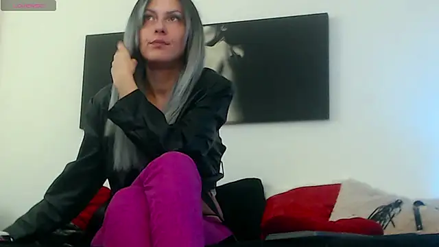 Snapshot of EvelynQueenn chatting on January 2025 10:34:01 AM EvelynQueenn online show from January 2025 10:34:01 AM