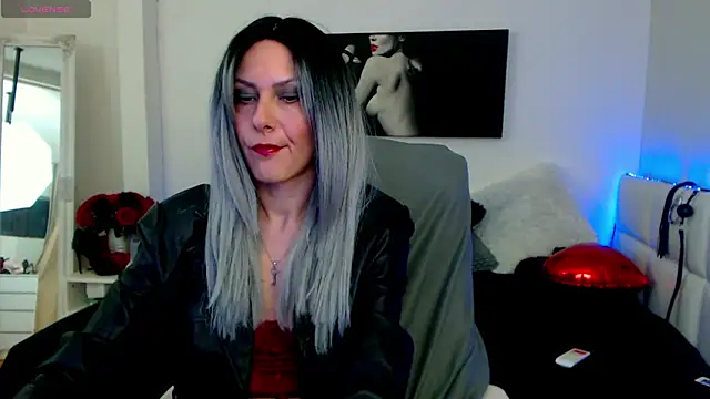 Snapshot of EvelynQueenn chatting on February 2025 04:49:01 AM EvelynQueenn online show from February 2025 04:49:01 AM