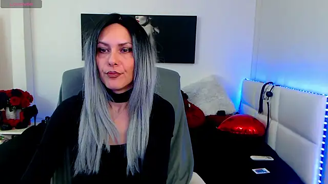 Snapshot of EvelynQueenn chatting on February 2025 06:32:02 AM EvelynQueenn online show from February 2025 06:32:02 AM
