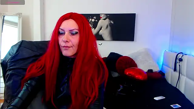 Snapshot of EvelynQueenn chatting on March 2025 06:15:02 AM EvelynQueenn online show from March 2025 06:15:02 AM