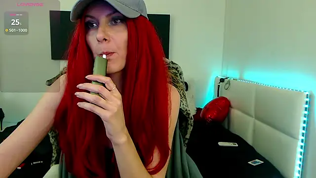 Snapshot of EvelynQueenn chatting on March 2025 08:21:02 AM EvelynQueenn online show from March 2025 08:21:02 AM