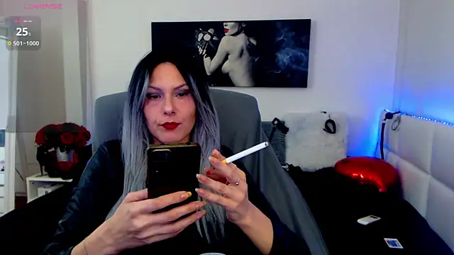 Snapshot of EvelynQueenn chatting on March 2025 05:01:02 AM EvelynQueenn online show from March 2025 05:01:02 AM