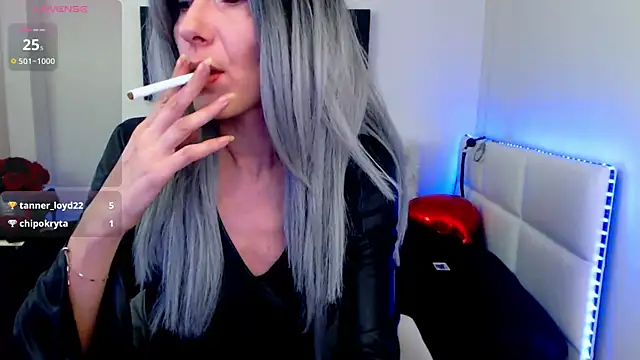 Snapshot of EvelynQueenn chatting on March 2025 09:01:02 AM EvelynQueenn online show from March 2025 09:01:02 AM