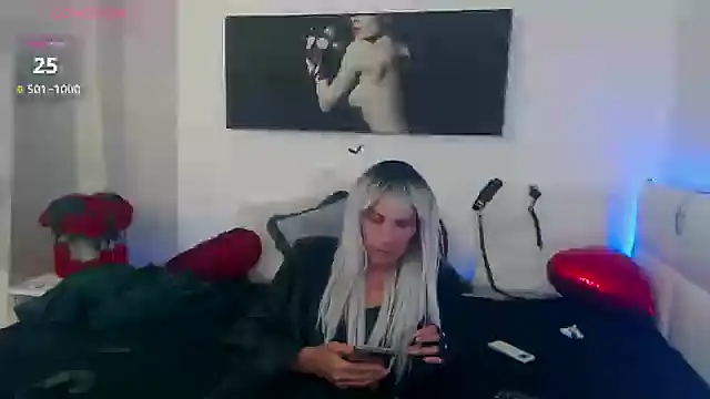 Snapshot of EvelynQueenn chatting on September 2025 06:56:02 AM EvelynQueenn online show from September 2025 06:56:02 AM