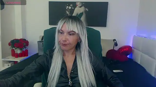 Snapshot of EvelynQueenn chatting on September 2025 07:35:01 AM EvelynQueenn online show from September 2025 07:35:01 AM