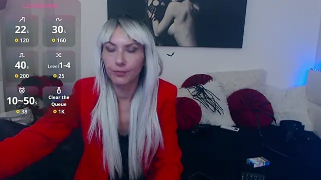 Snapshot of EvelynQueenn chatting on October 2025 03:50:02 AM EvelynQueenn online show from October 2025 03:50:02 AM