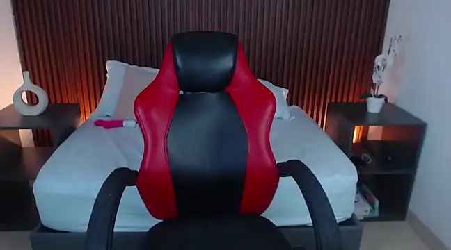 lizowenn  online show from February 2025 03:42:02 PM