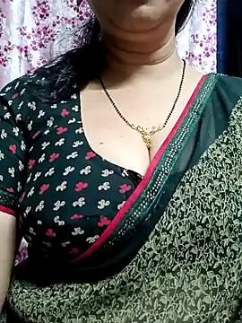 Snapshot of Rosy-B chatting on January 2025 12:44:02 AM Rosy-B online show from January 2025 12:44:02 AM