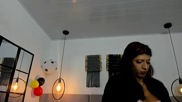 Snapshot of Sweet_camille chatting on July 2026 02:19:02 AM Sweet camille online show from July 2026 02:19:02 AM