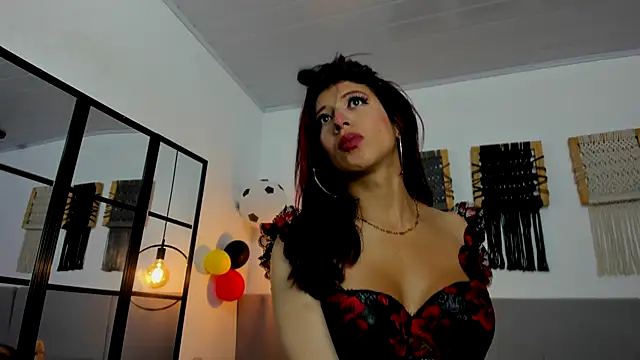 Snapshot of Sweet_camille chatting on July 2026 02:50:01 AM Sweet camille online show from July 2026 02:50:01 AM