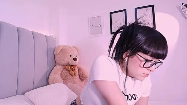 Snapshot of DannaHyde chatting on May 2026 07:51:01 PM DannaHyde online show from May 2026 07:51:01 PM