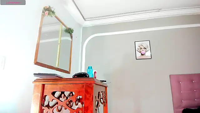 Snapshot of Jimena_Grey chatting on October 2025 06:58:02 PM Jimena Grey online show from October 2025 06:58:02 PM