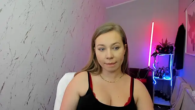 Snapshot of holly_xglam chatting on January 2026 08:24:02 PM holly xglam online show from January 2026 08:24:02 PM