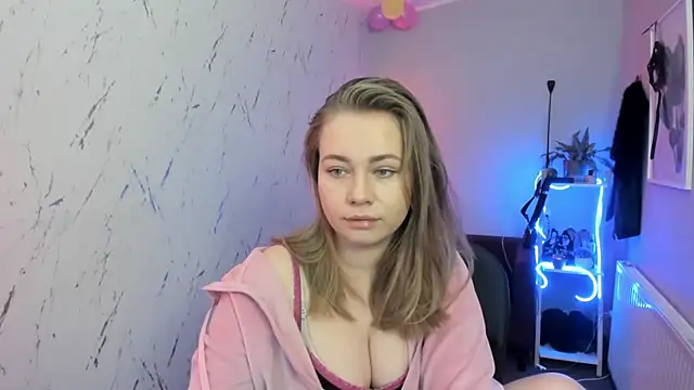 Snapshot of holly_xglam chatting on February 2026 08:35:01 PM holly xglam online show from February 2026 08:35:01 PM