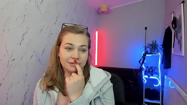 Snapshot of holly_xglam chatting on February 2026 08:02:01 PM holly xglam online show from February 2026 08:02:01 PM