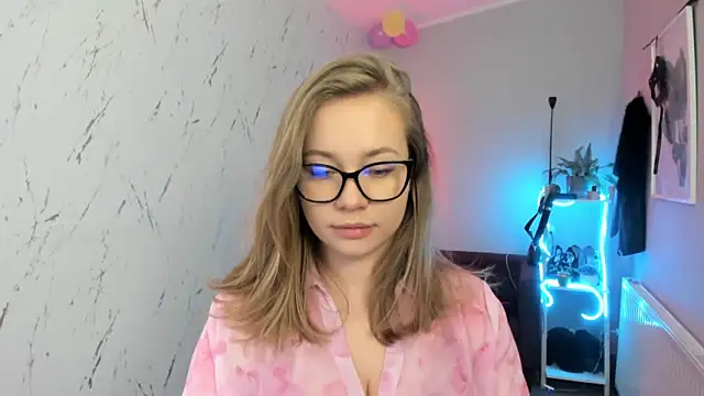 Snapshot of holly_xglam chatting on February 2026 07:52:01 PM holly xglam online show from February 2026 07:52:01 PM