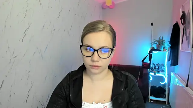 Snapshot of holly_xglam chatting on February 2026 07:43:01 PM holly xglam online show from February 2026 07:43:01 PM