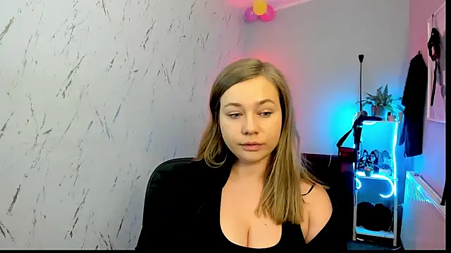 Snapshot of holly_xglam chatting on February 2026 09:13:01 PM holly xglam online show from February 2026 09:13:01 PM