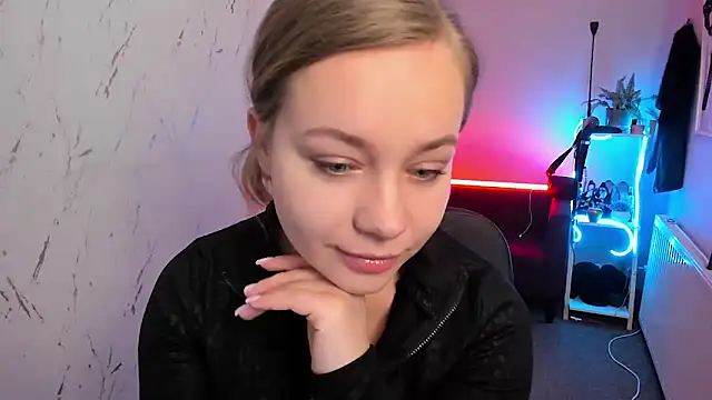 Snapshot of holly_xglam chatting on February 2026 07:57:02 PM holly xglam online show from February 2026 07:57:02 PM