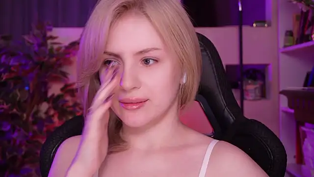 Chriss Fox online show from March 2026 05:18:01 PM