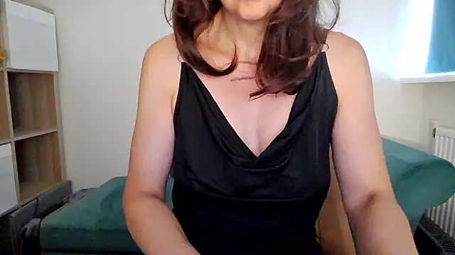Snapshot of Ella_Next_Door chatting on June 2026 03:02:01 PM Ella Next Door online show from June 2026 03:02:01 PM