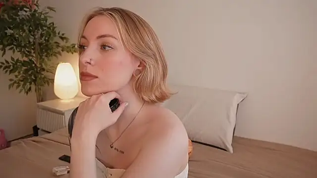 kris69kiss online show from April 2026 01:36:02 PM